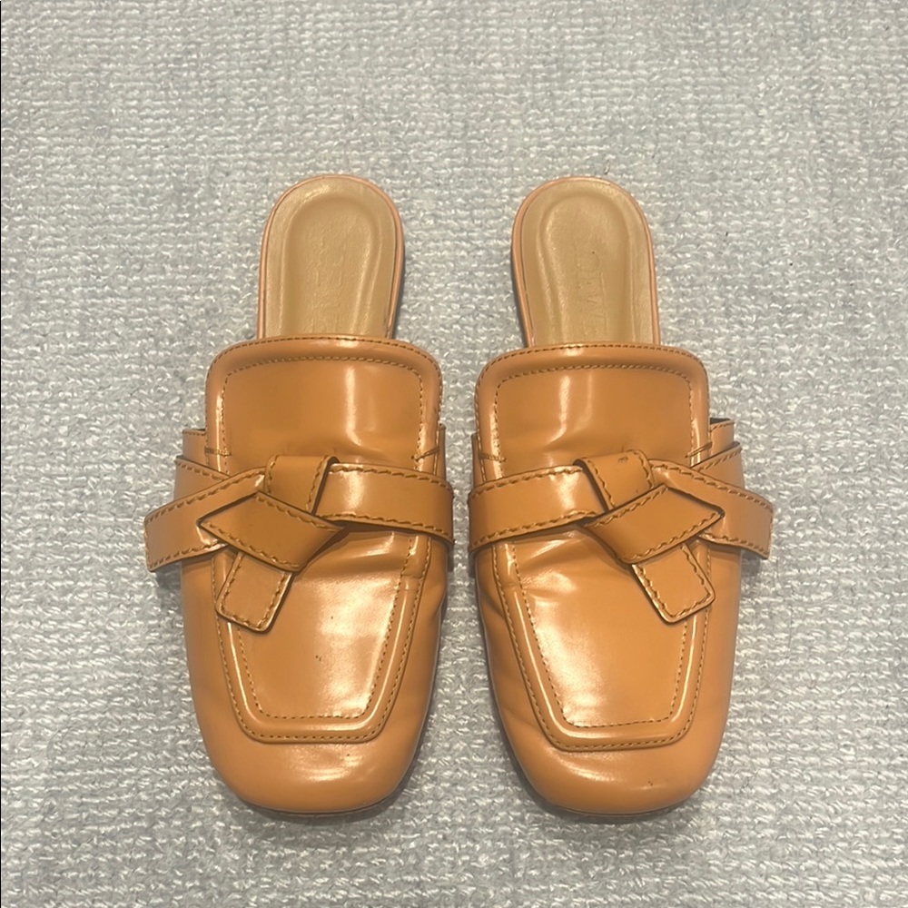 Loewe Women's Tan mules size 40